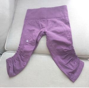 Lululemon leggings size 6 purple crop capri